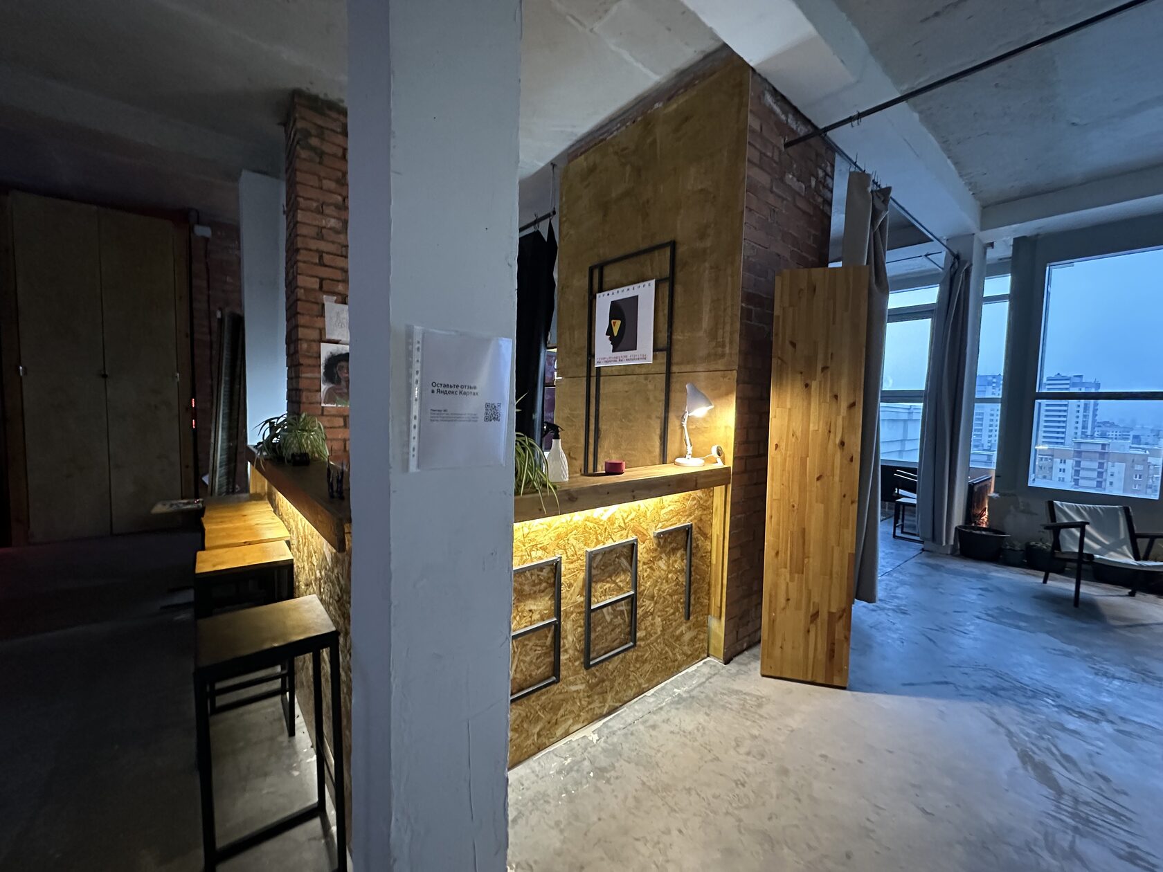 Зона съёмки с профессиональным светом